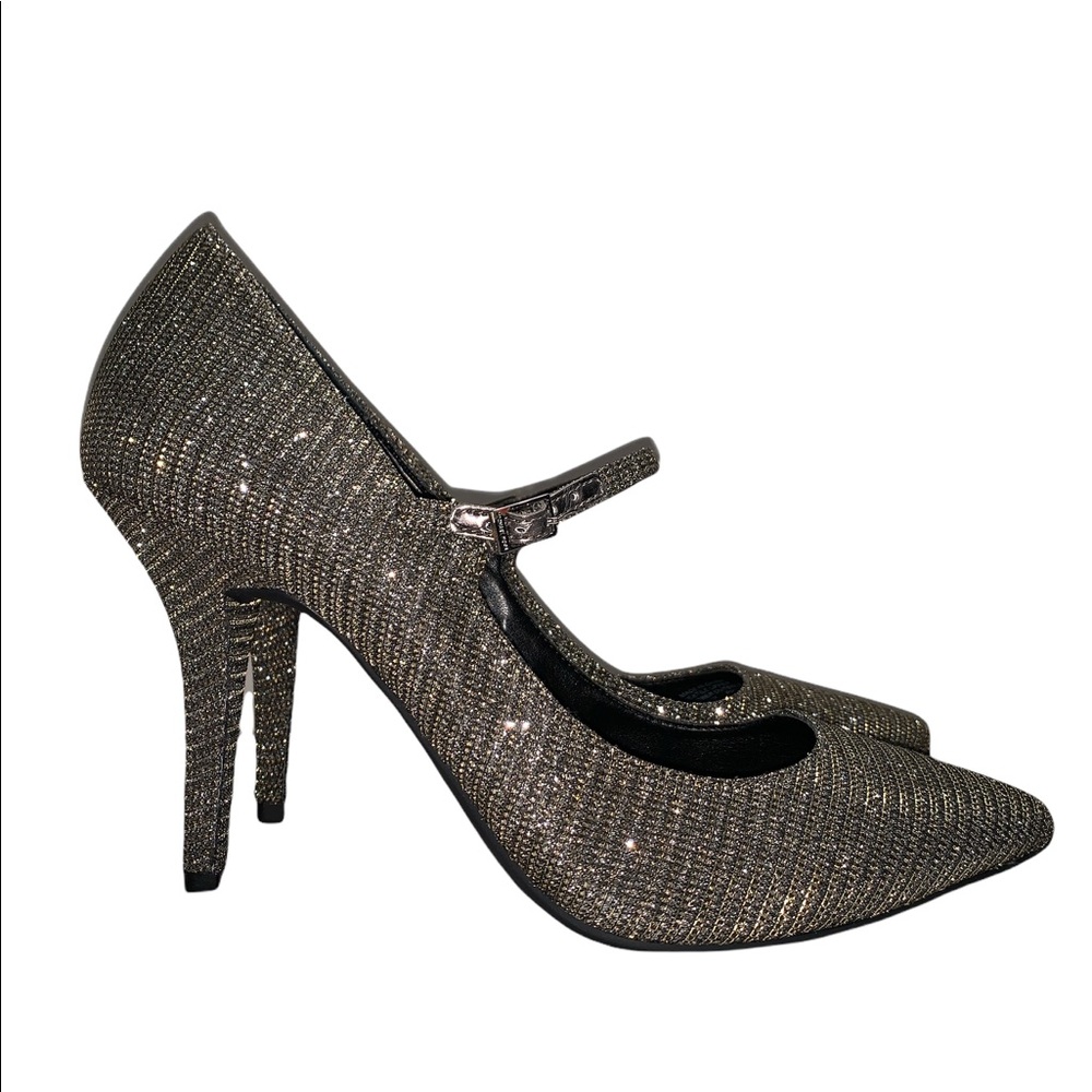 ✨Micheal Kors Sliver Mary Janes.